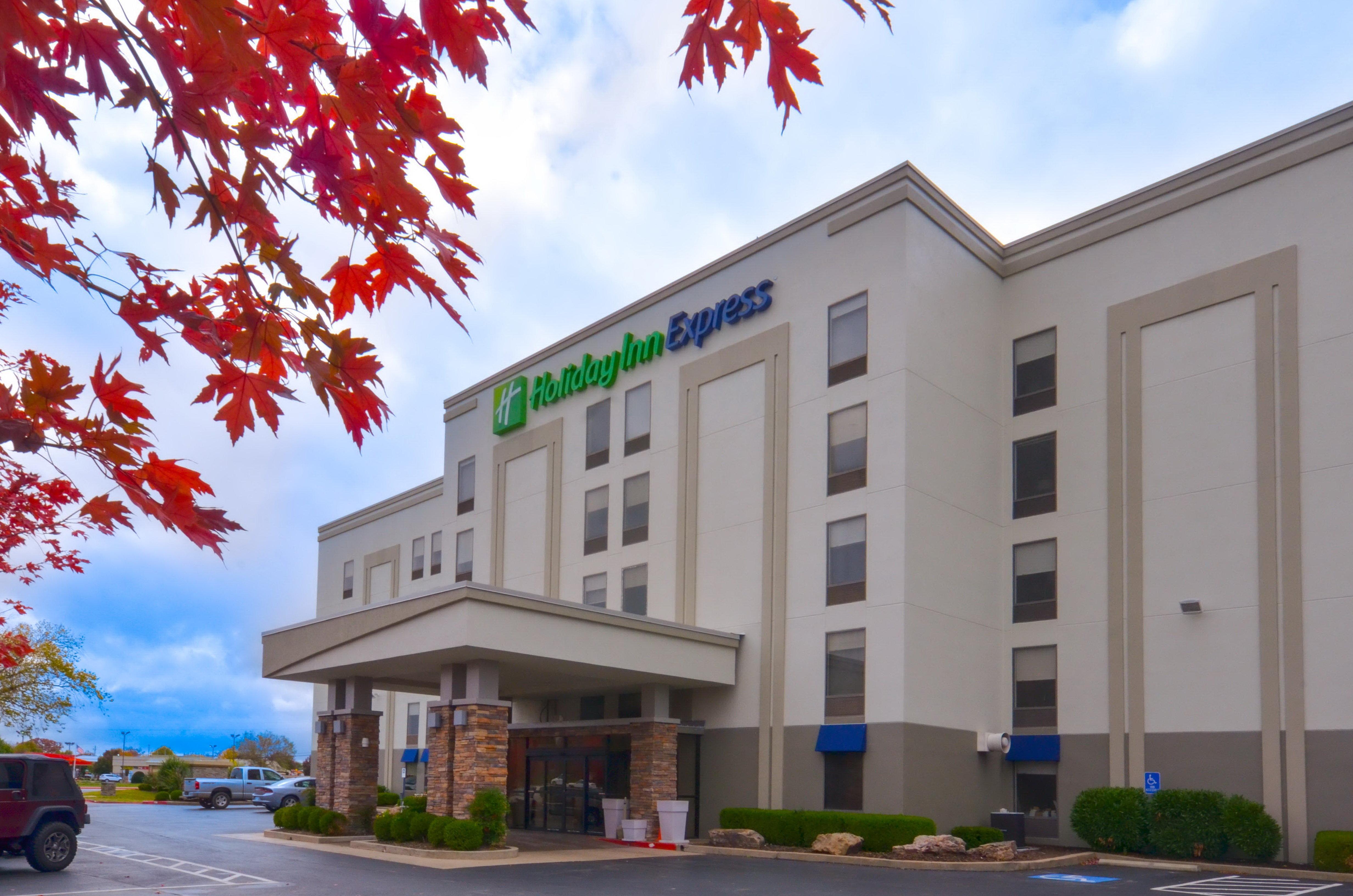 Holiday Inn Express & Suites Fayetteville University Of Arkansas Area By Ihg Exterior foto