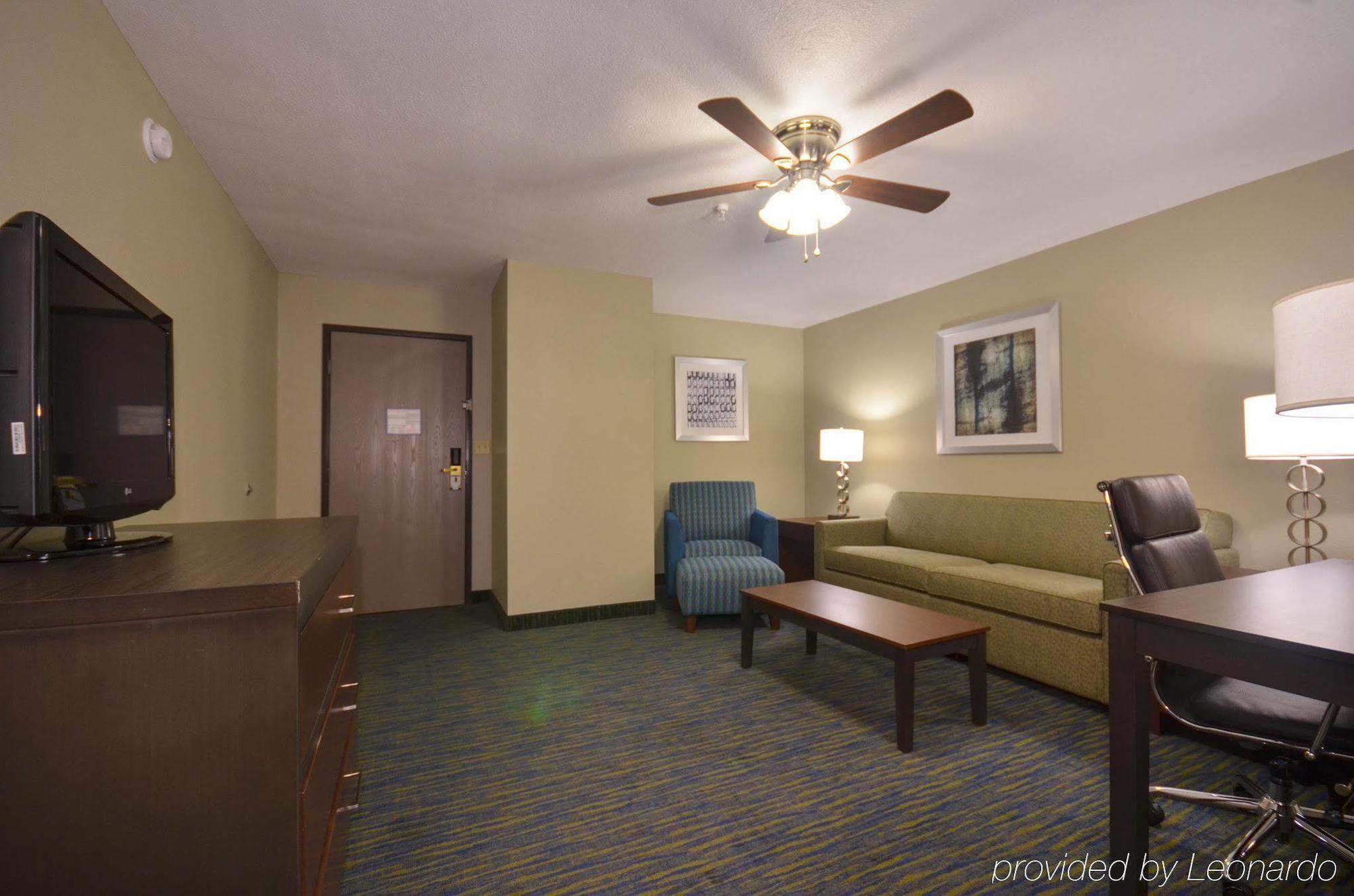 Holiday Inn Express & Suites Fayetteville University Of Arkansas Area By Ihg Exterior foto