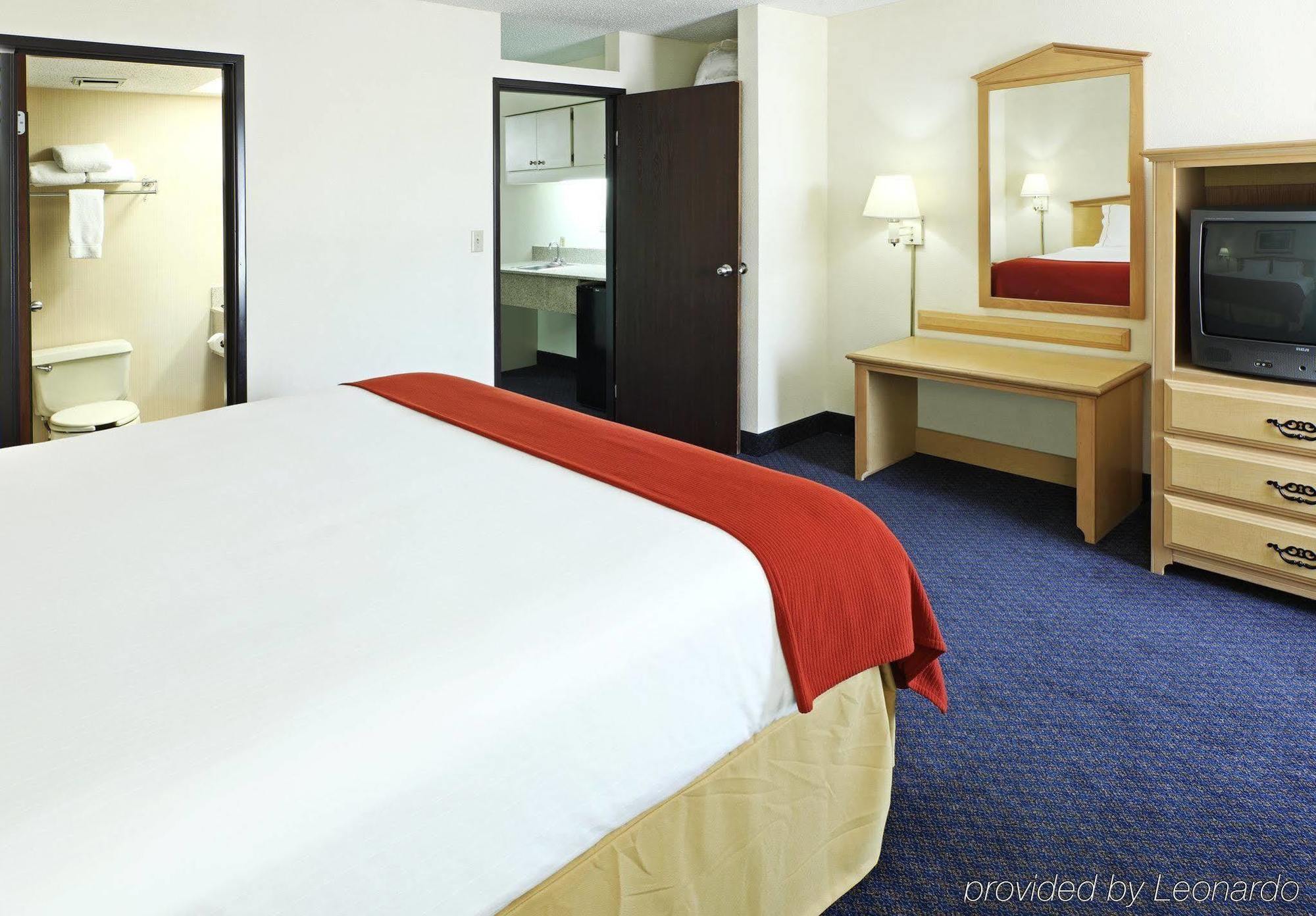 Holiday Inn Express & Suites Fayetteville University Of Arkansas Area By Ihg Habitación foto