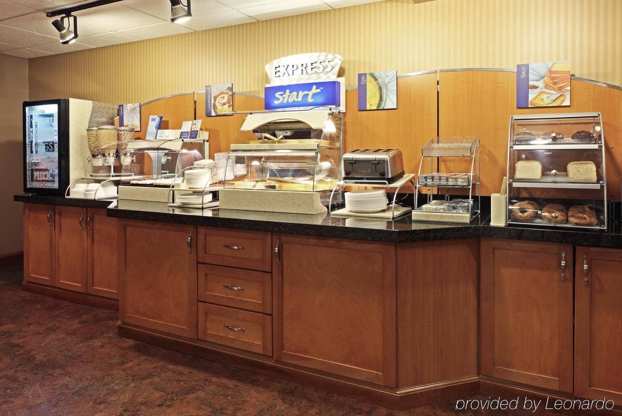 Holiday Inn Express & Suites Fayetteville University Of Arkansas Area By Ihg Exterior foto